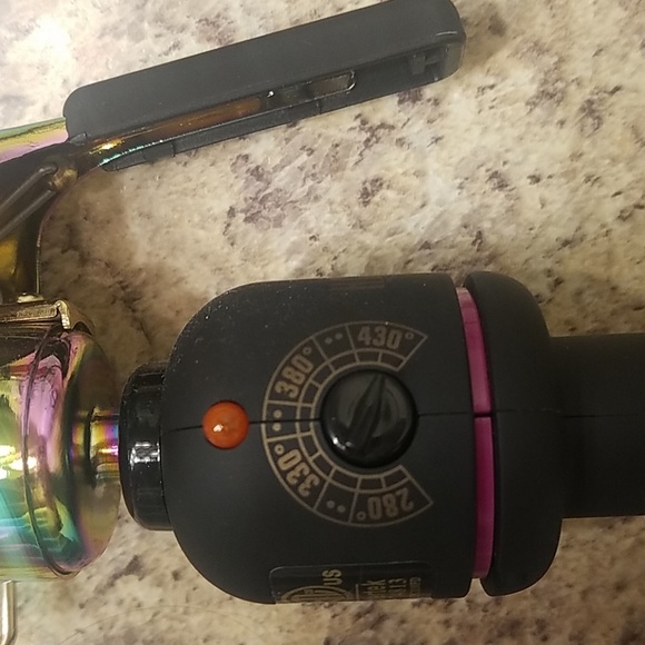 Hot Tools Professional Spring Curling Iron 1-1/4" - Picture 2 of 3